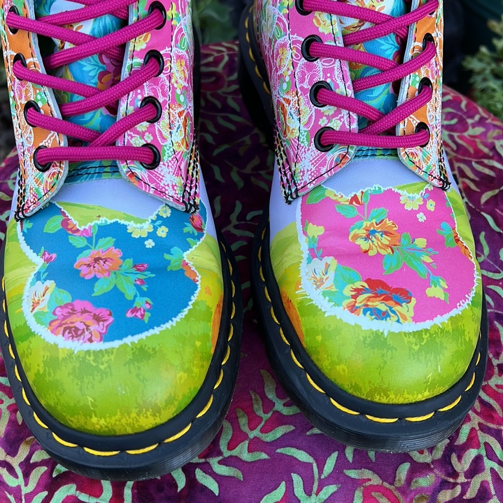 Dr. Martens Colorful Retro Psychedelic Pascal Daze Floral Combat Boots EC 🥰 - Picture 11 of 17
